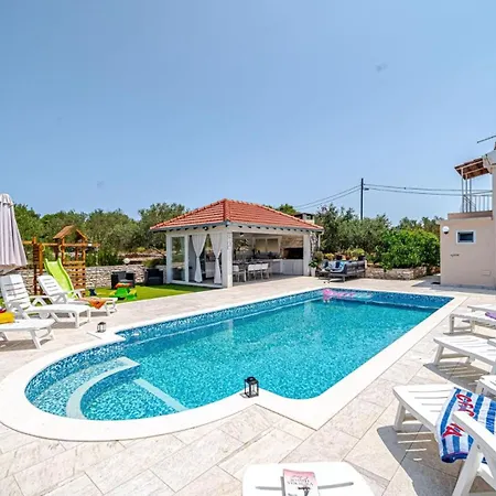 Villa House With Pool Maja By Guide *