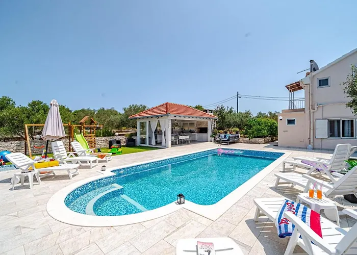 Villa House With Pool Maja By Guide *