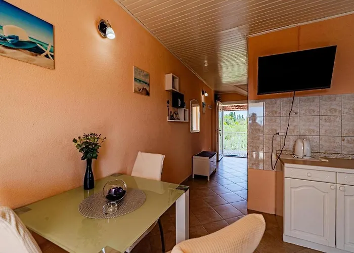 Villa House With Pool Maja By Guide *