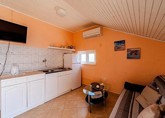 Villa House With Pool Maja By Guide