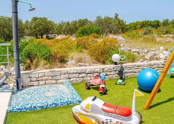 House With Pool Maja By Guide