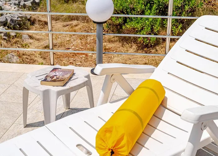 House With Pool Maja By Guide Villa *