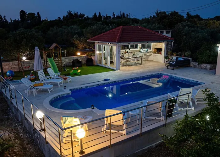 Villa House With Pool Maja By Guide *