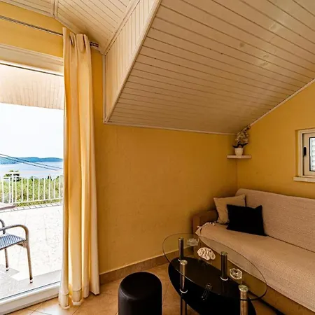 House With Pool Maja By Guide *